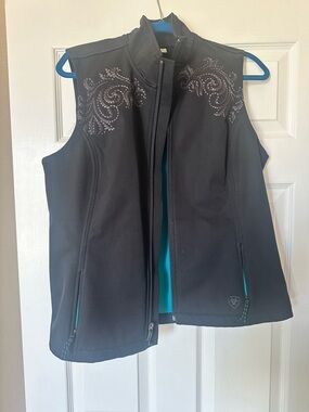 Ariat women’s black vest size large teal interior